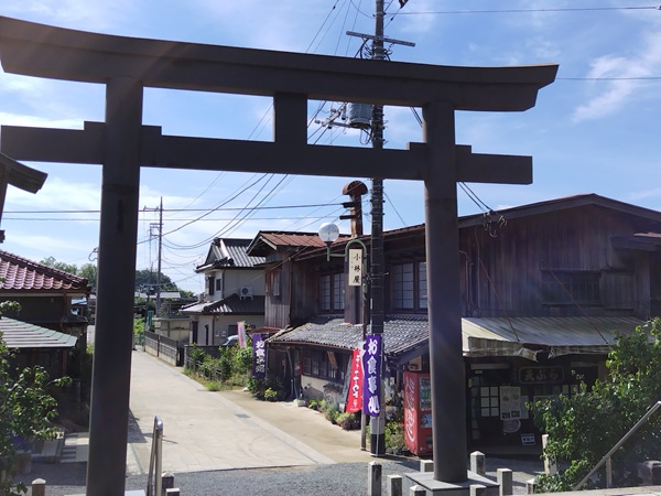 雷電神社門前の風景